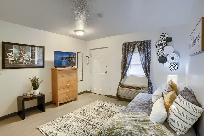 Photo - Slippery Rock Studio Apartment!