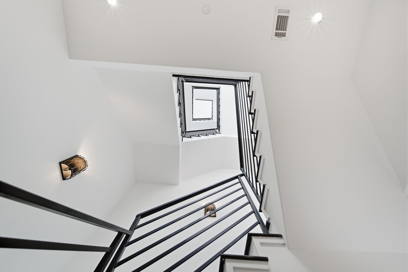 Photo - 327 E 2nd St