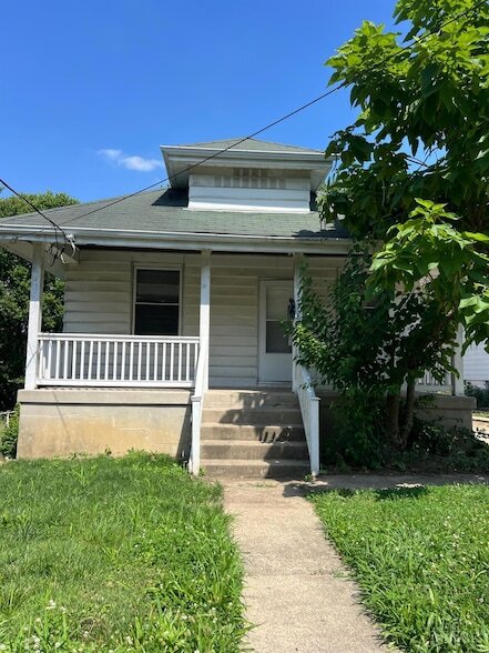 Building Photo - 1718 1st Ave