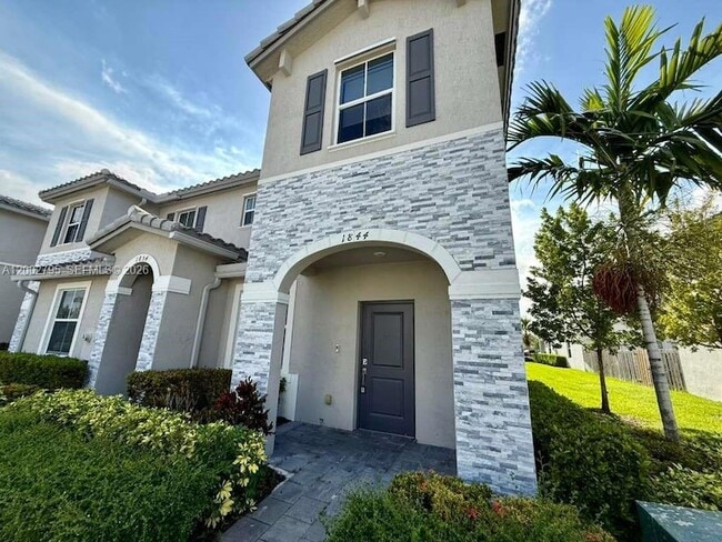 Building Photo - 1844 SE 27th Rd