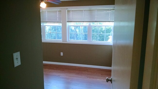 Photo - 3BR/2BA Condo Near UT Ag Campus & Vet School Unit SRC212 BR1 (SE Master w/private bath) (HOLD)