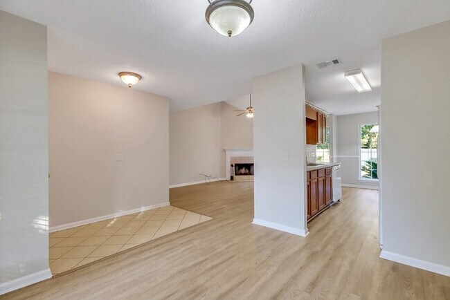 Photo - 102 Silverton Rd