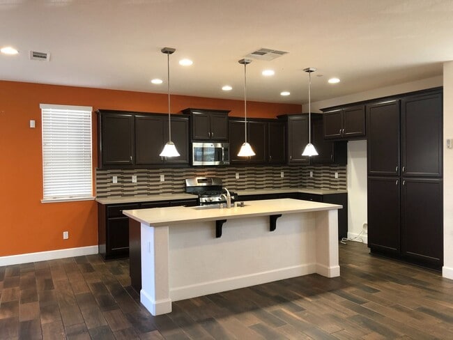 Photo - Beautiful 4 Bed 3 Bath Near Iron Point wit...