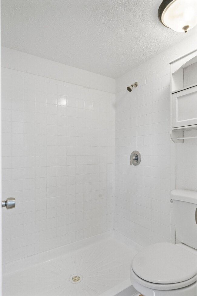 Photo - 6531 Vanlynn Ln