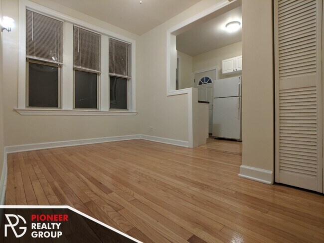 Photo - 533 W Aldine Ave Unit 554-W1