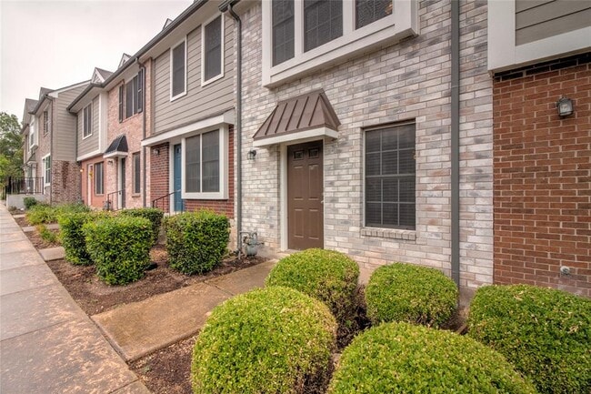 Photo - 202 S College St