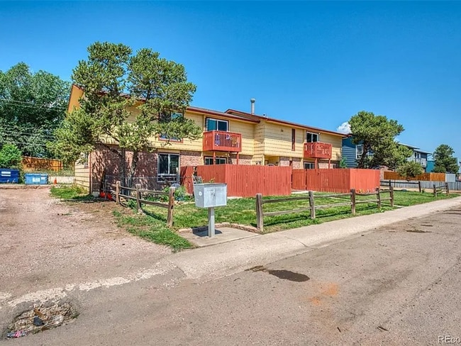 Building Photo - 4240 Loomis Ave Unit 4