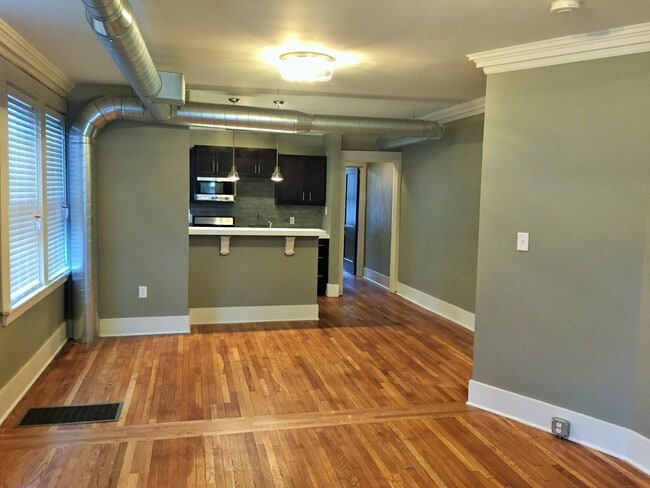 Building Photo - 6333-6335-6335 Bartlett St Unit 2