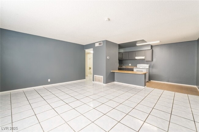 Building Photo - 833 N Bruce St Rental