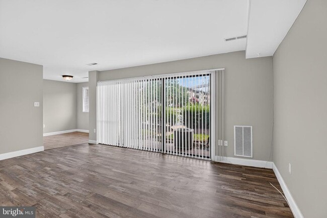 Building Photo - 5458 85th Ave Unit 1
