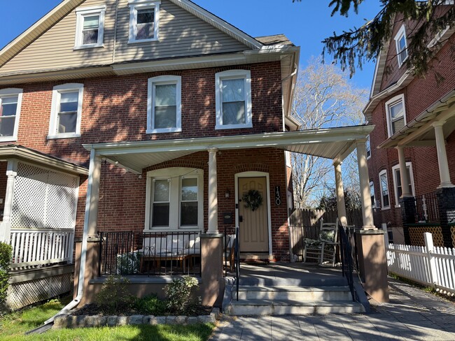 Photo - 130 Simpson Rd