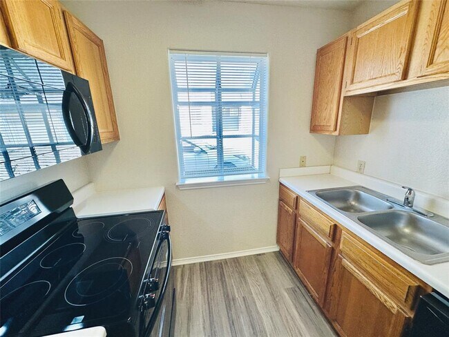 Photo - 8814 Schick Rd