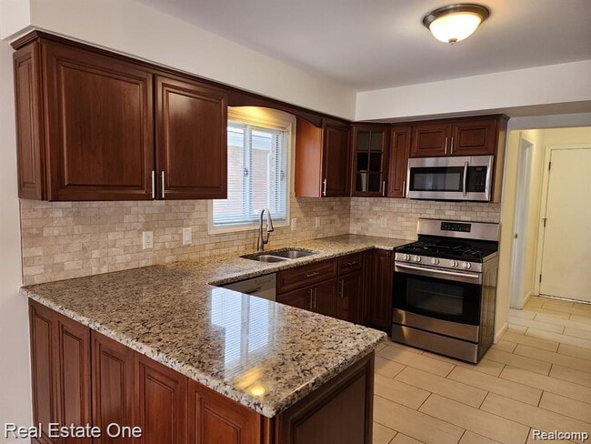 Photo - 492 Buttercup Dr