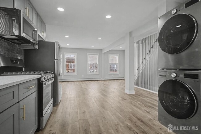 Photo - 61 N Main St