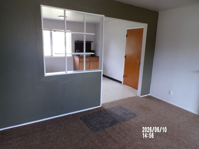 Photo - 325 SE Bridgeway Ave