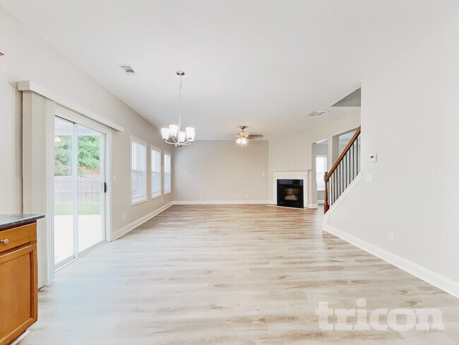 Photo - 367 Parkmont Way