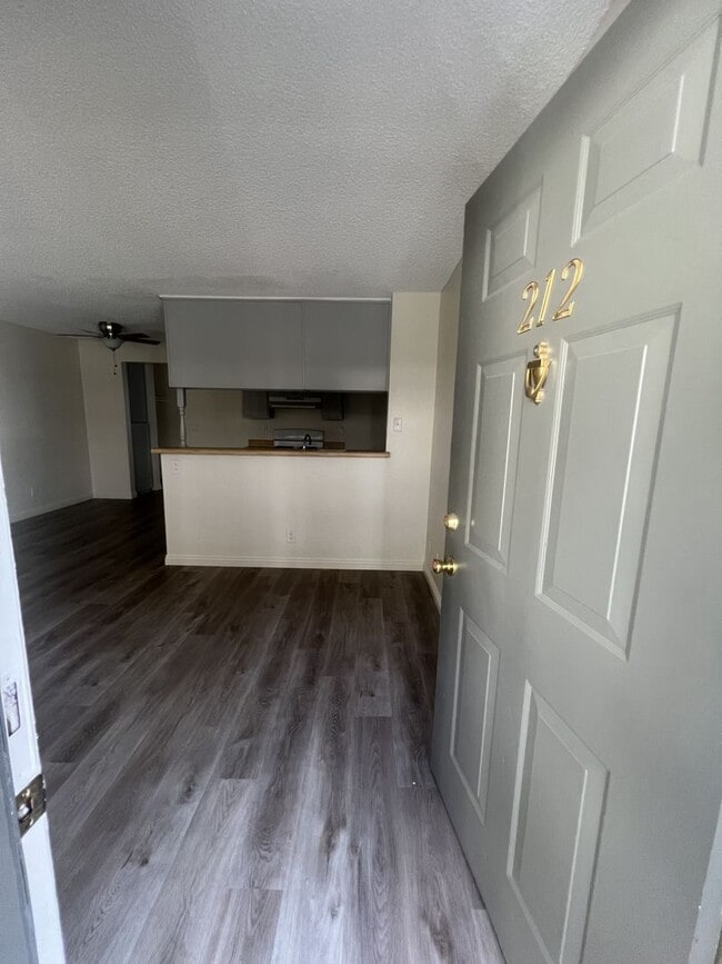 8541 Foothill Blvd., Sunland