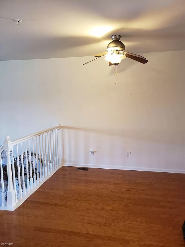 Photo - 2906 Barclay Way