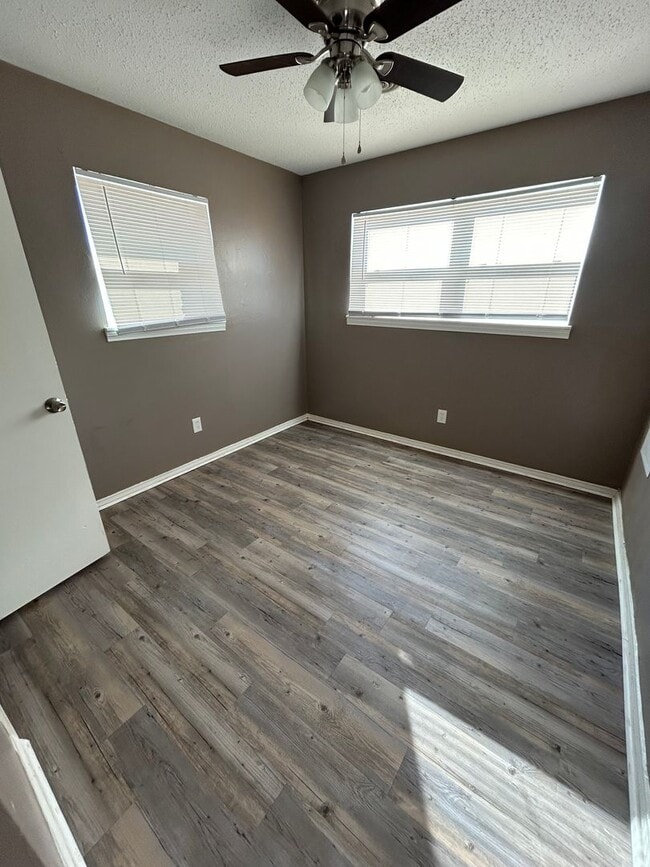 Photo - 1608 58th St Unidad A