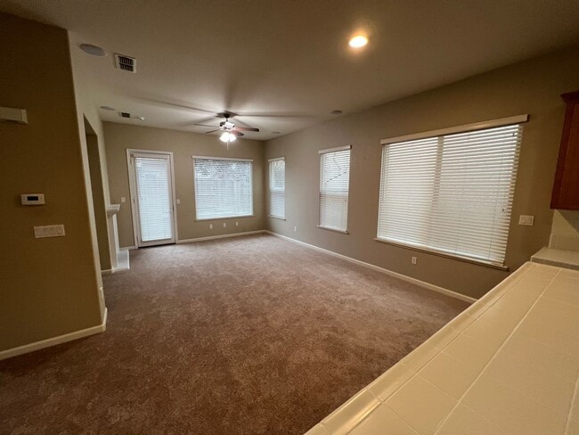 Photo - Lovely 3 Bedroom Low Maintenance Unit with New Flooring!