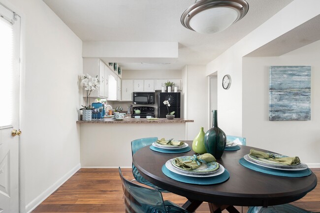 Dining Room - Trails of Signal Mountain Apartments