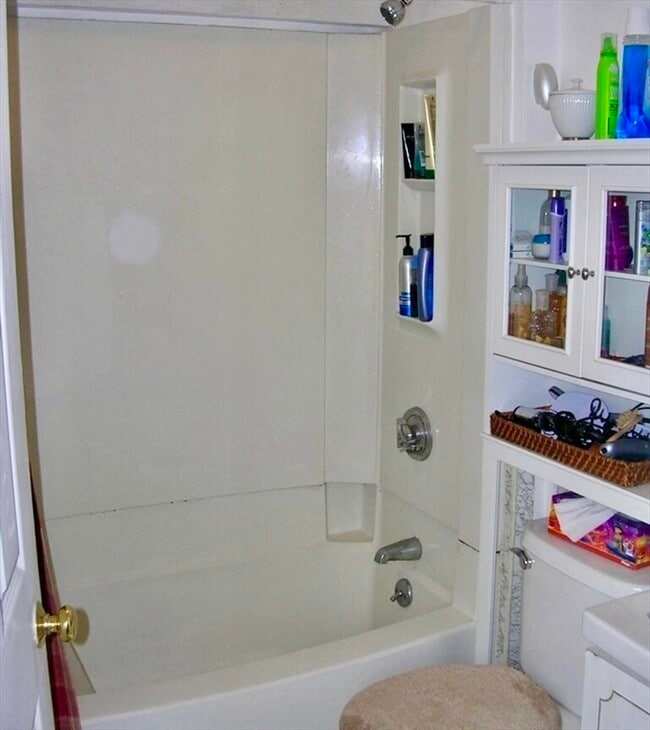 Photo - 137 Whitwell St Unit 3