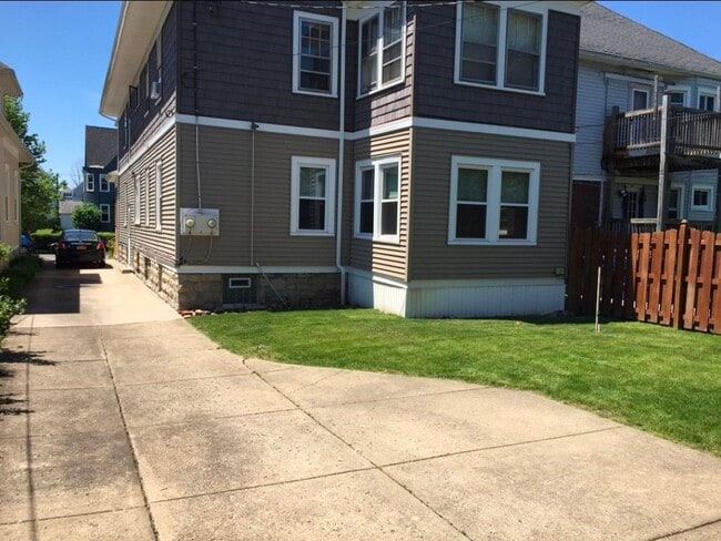 Photo - 187 Norwalk Ave Unit Upper