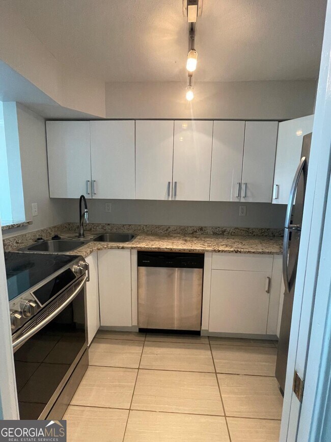 Photo - 2870 Pharr Ct S Northwest Unidad 1802