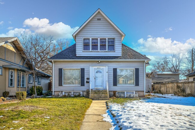 Building Photo - Coveted Northend Location! Spacious 5 bedr... Rental