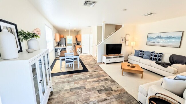 Photo - Seasonal/short term/annual  3/3 spacious townhouse with water view off University PKWY