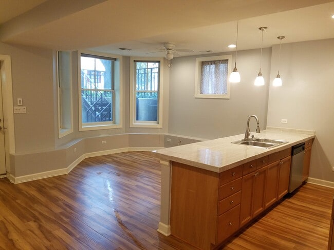 living/kitchen - 3450 N Bosworth Ave Unit G