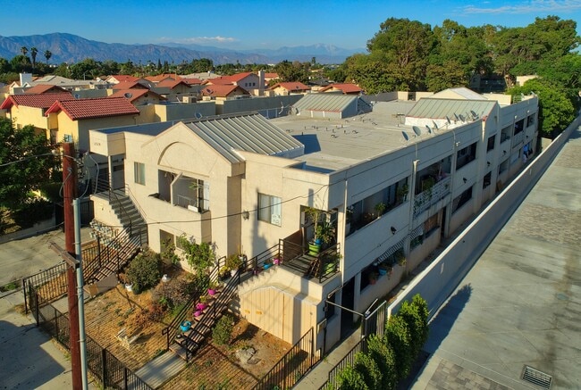 Photo - Edwards Apts