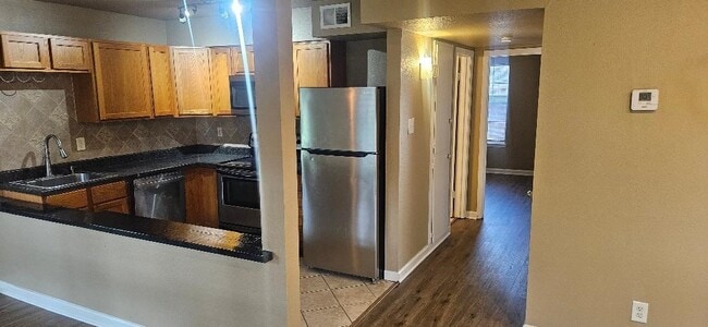 Building Photo - 8941 Gaylord Dr Unit 209