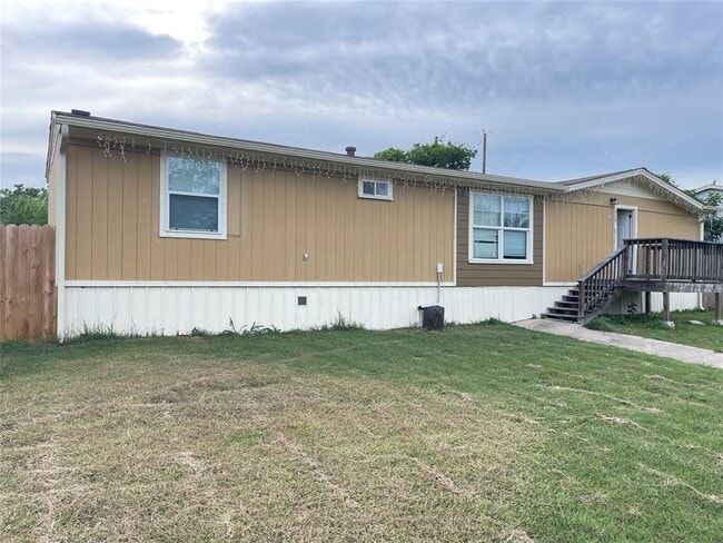 Building Photo - 417 Lenora Dr