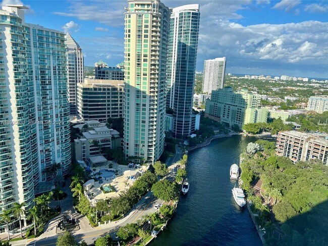 Building Photo - 511 SE 5 Ave Unit 923