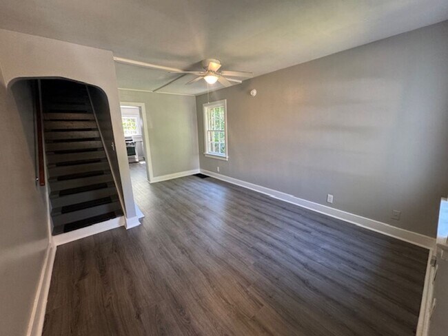 Photo - 305 W Creighton Ave