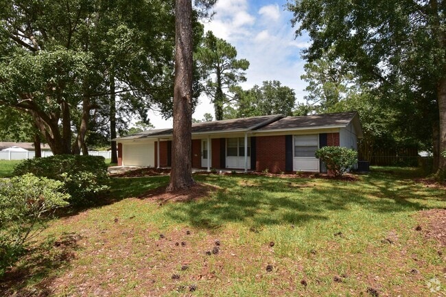 Building Photo - Recently Updated 3-Bedroom, 2-Bathroom Hom... Rental