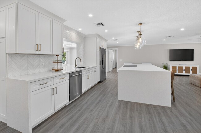 135 SE 28th Ct