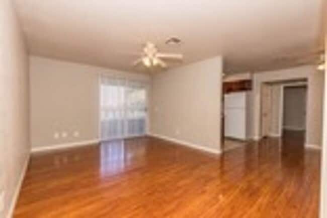 Building Photo - For Rent – 1 Bed, 1 Bath Condo Near Durang... Unit 203