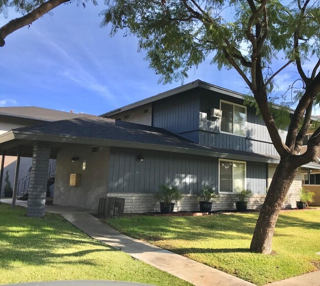 Front: Large Tree Provides Cool Shading - 1945 Evergreen St Unit 1945