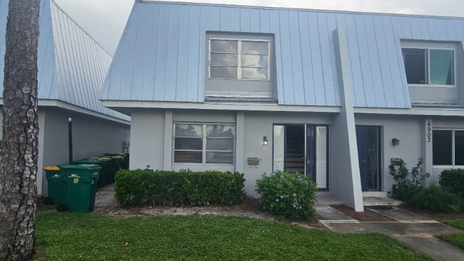 Building Photo - 4903 Catalina Dr