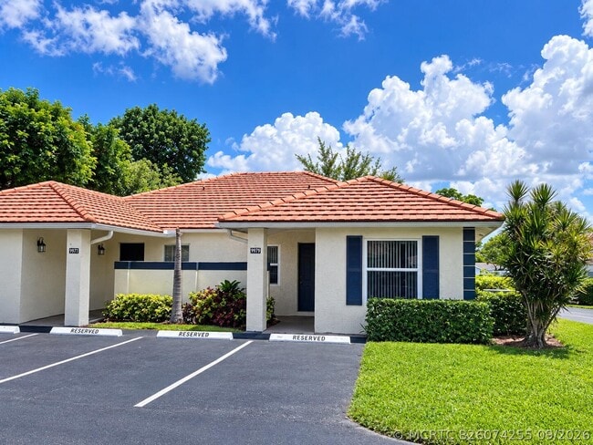 Building Photo - 9979 Three Lakes Cir