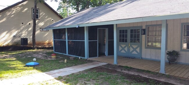 Photo - 143 Sharon Ln