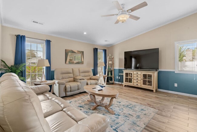 Building Photo - 30A Indian Oak Ln Unit FL1-ID1308939P