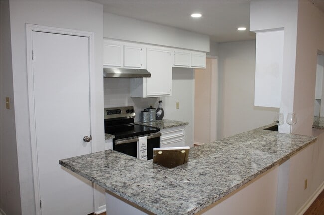 Photo - 819 Walbrook Dr