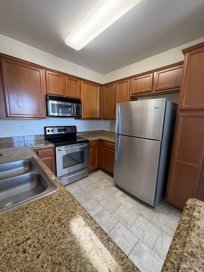 Building Photo - Great 2 bedroom unit upstairs nobody above you!
