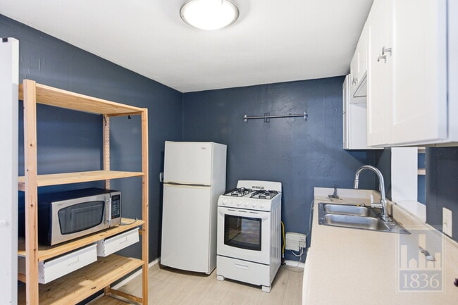 Photo - 1201 W 40th St
