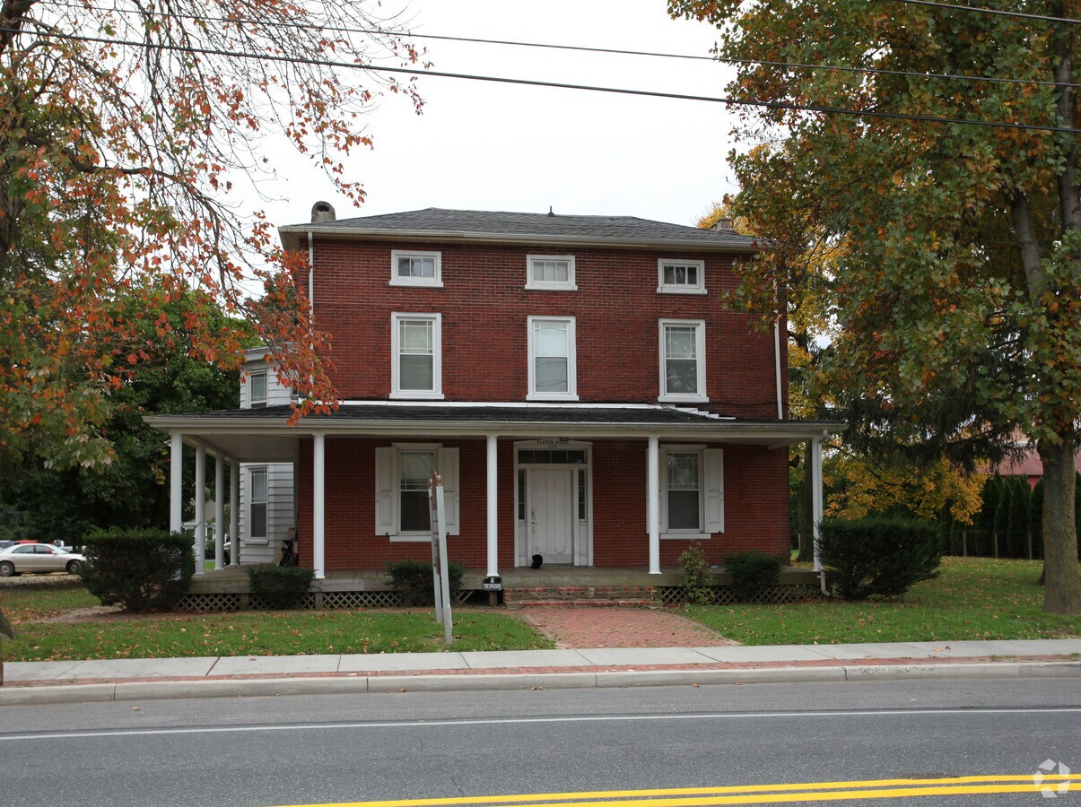 Photo - 222 E Main St Apartments