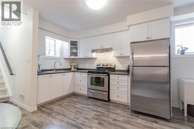 Photo - 933 Glasgow St