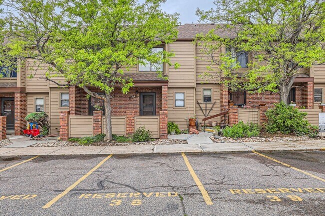 Photo - Bright & Updated 2-Bedroom Townhome with Bonus Basement Space in Lakewood!